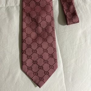 Men’s Gucci tie